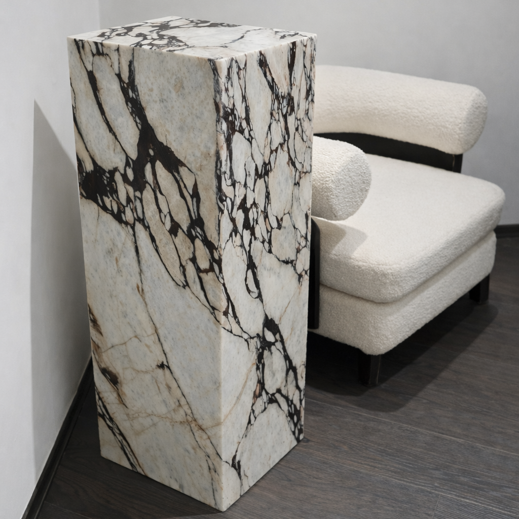 Jie Viola marble plinth
